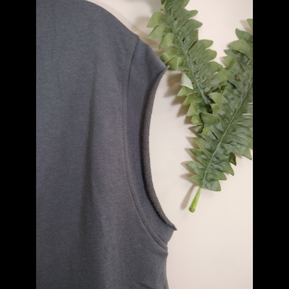 NWT Cotton On Cropped Sleeveless Top Size Large - Picture 3 of 4